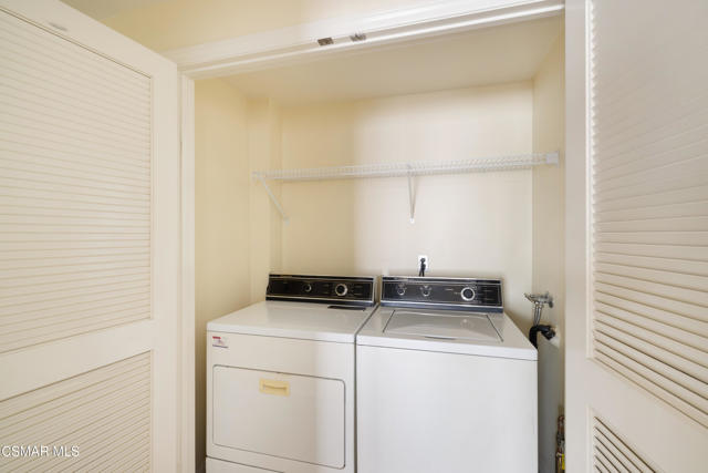 485 Country Club Drive, Simi Valley CA: https://media.crmls.org/mediaz/20bfc699-b252-4461-8c73-f421d04a943b.jpg