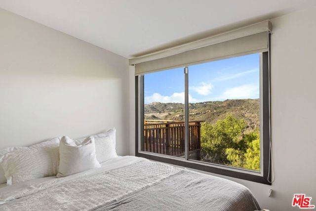 1551 Penny Road, Topanga CA: https://media.crmls.org/mediaz/20c00eb1-9008-4db2-864a-53d32480cfc0.jpg