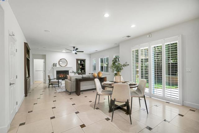671 W Questa Trl, Mountain House CA: https://media.crmls.org/mediaz/20c029af-0eef-4ecd-bc30-00ebe18f4423.jpg