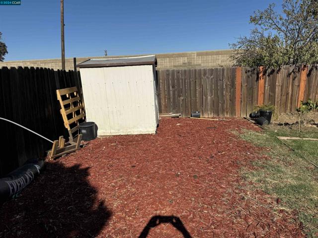 4304 Belle Dr, Antioch CA: https://media.crmls.org/mediaz/20c05447-ec9e-41d2-8308-0124fcd1df62.jpg
