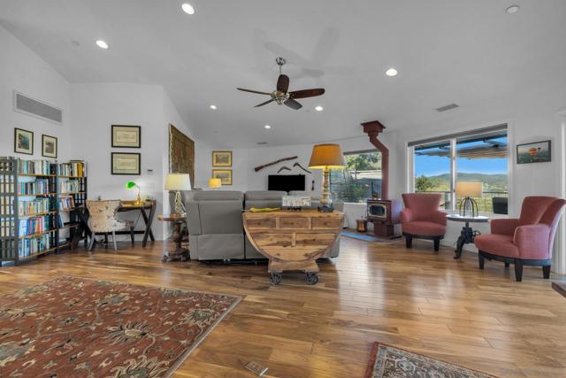 4667 Luneta View Rd, Julian CA: https://media.crmls.org/mediaz/20c0e678-c1f8-421b-89ff-b1c0442c2c8d.jpg