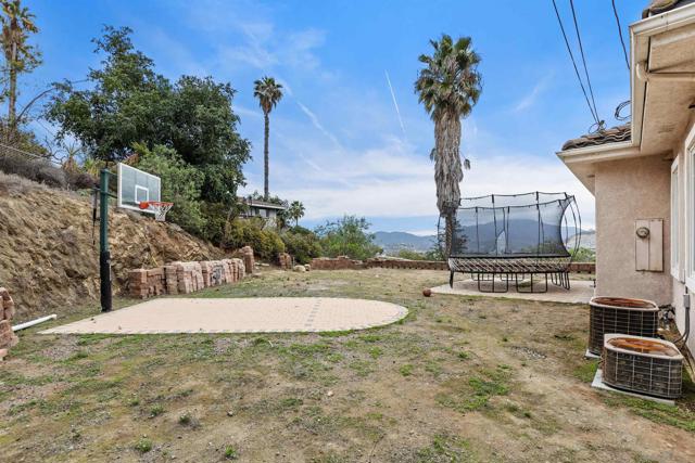 1566 Plantation Way, El Cajon CA: https://media.crmls.org/mediaz/20c10aa1-3a66-4cfc-aa46-9030737ea2fc.jpg