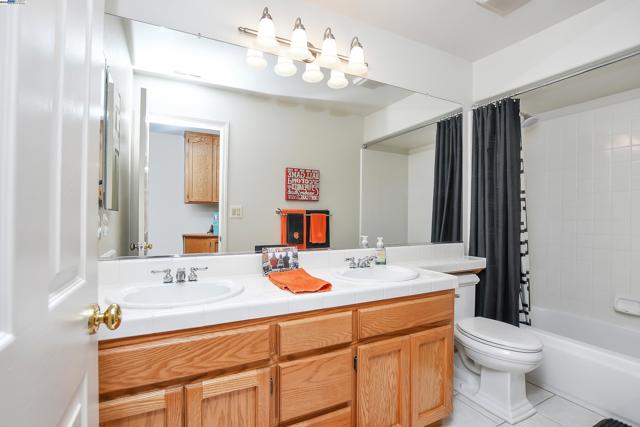 4528 Fallow Way, Antioch CA: https://media.crmls.org/mediaz/20c1137d-57bb-4d23-ba97-a215ee966798.jpg