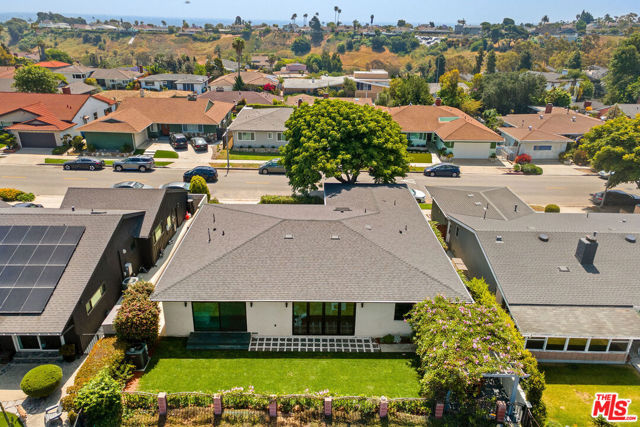 4731 Don Miguel Drive, Los Angeles CA: https://media.crmls.org/mediaz/20c16acb-2a95-4c9c-8392-11078605caca.jpg