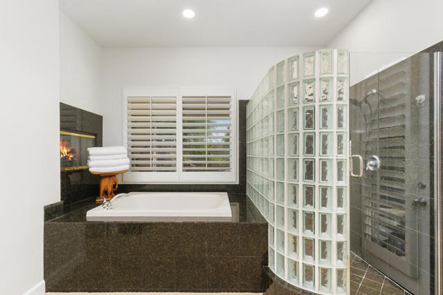 Image 40 of 44 For 1 Toscana Way