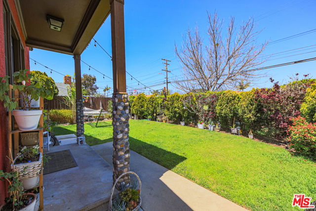 535 Hamilton Street, Costa Mesa CA: https://media.crmls.org/mediaz/20c2ad13-2e5a-4a08-85c4-f92c870c080b.jpg