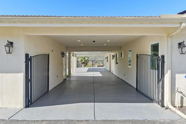 39255 De Luz Rd, Fallbrook CA: https://media.crmls.org/mediaz/20c46c5f-0265-478c-af8f-108947e80885.jpg