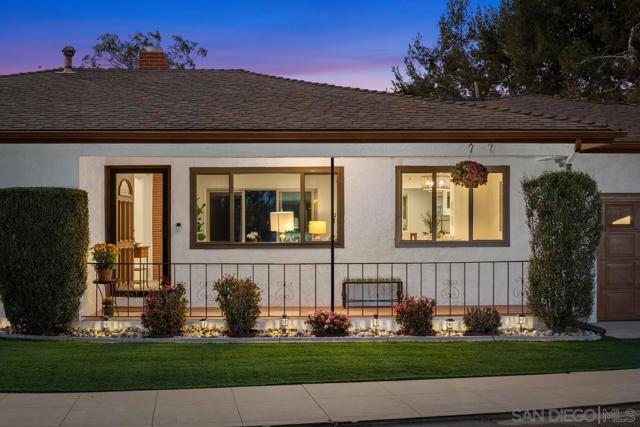 4386 Argos Dr, San Diego CA: https://media.crmls.org/mediaz/20c517fc-fca5-4812-8bd4-6ee373ea8244.jpg