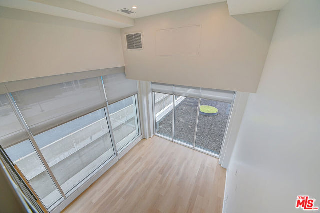 200 W Ocean Boulevard, Long Beach CA: https://media.crmls.org/mediaz/20c52fbc-724c-4665-8aa6-8d70dde848a9.jpg