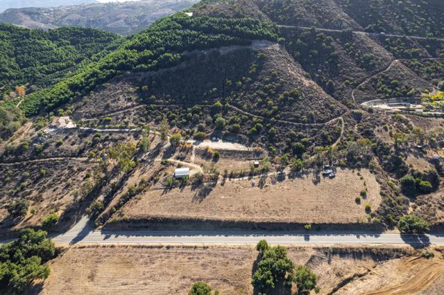 32911 Cole Grade Rd, Valley Center CA: https://media.crmls.org/mediaz/20c546f3-bf70-420f-9add-4c9854d74639.jpg