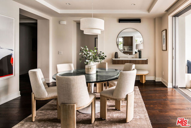 460 N Palm Drive, Beverly Hills CA: https://media.crmls.org/mediaz/20c60176-36b4-4d9c-ad4d-6cf4a652f125.jpg