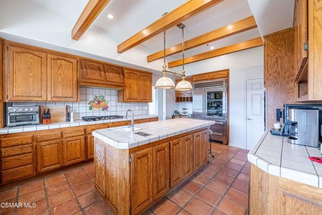 11300 Highridge Court, Camarillo CA: https://media.crmls.org/mediaz/20c615b2-307b-44f2-aba8-b44864c95241.jpg