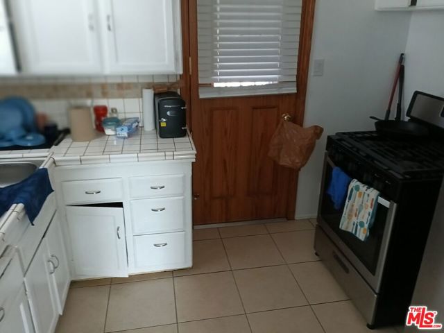 10613 Haas Avenue, Los Angeles CA: https://media.crmls.org/mediaz/20c65860-738f-48be-99fc-49bcbe55c7ce.jpg