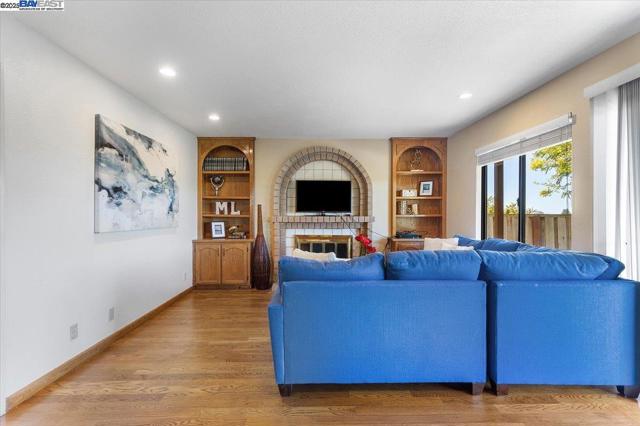 6444 Boone Dr, Castro Valley CA: https://media.crmls.org/mediaz/20c69a88-5d86-4d79-8c98-7c1380594c12.jpg