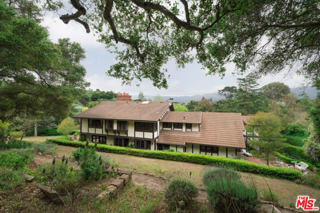4385 Via Presada, Santa Barbara CA: https://media.crmls.org/mediaz/20c6b4c1-f501-4171-9bf9-172068d84965.jpg