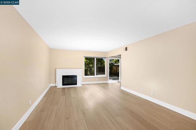 2848 Biddleford Dr, San Ramon CA: https://media.crmls.org/mediaz/20c73c4d-4ec5-4c53-bbc2-10079b1b595b.jpg