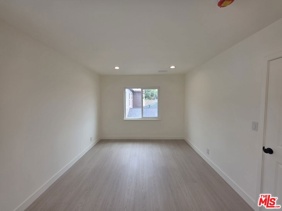 https://media.crmls.org/mediaz/20c78ca3-baf9-4919-8102-cf787e431d85.jpg?preset=X-Large