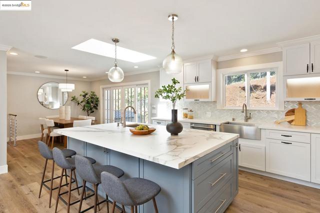 298 Elysian Fields DR, Oakland CA: https://media.crmls.org/mediaz/20c7a230-5bd7-4ae6-917f-e20a636ae7dc.jpg