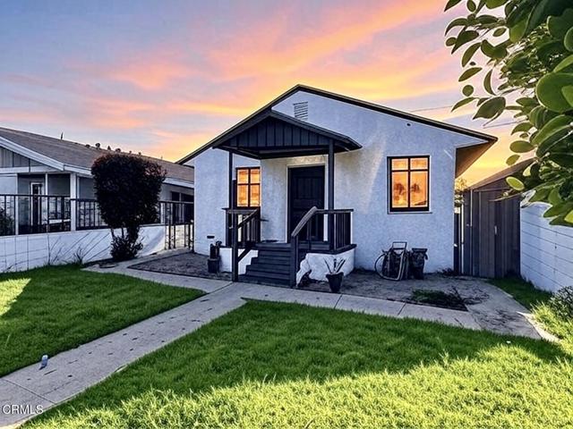 135 N Roosevelt Avenue, Oxnard CA: https://media.crmls.org/mediaz/20c8299c-78df-4703-b5b6-e0e111a2376f.jpg