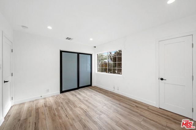 5614 Ponce Avenue, Woodland Hills CA: https://media.crmls.org/mediaz/20c920e3-d8f5-4388-aeb3-871814e9e3ff.jpg