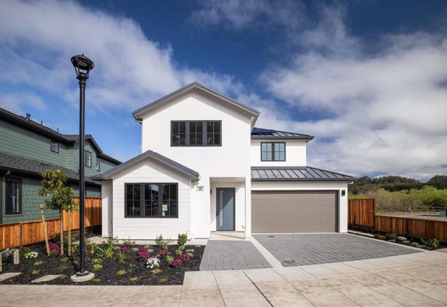535 Creekside Court, Half Moon Bay CA: https://media.crmls.org/mediaz/20c92985-de77-4f22-b60c-d6b3acad03fc.jpg