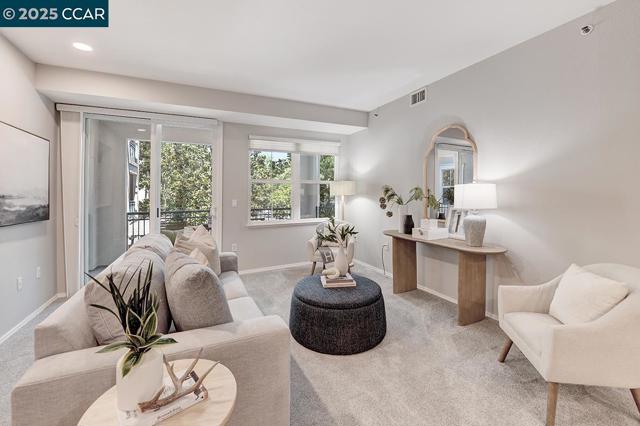 1840 Tice Creek Dr, Walnut Creek CA: https://media.crmls.org/mediaz/20c934cf-ad68-4f28-8992-3f2cc8453e02.jpg