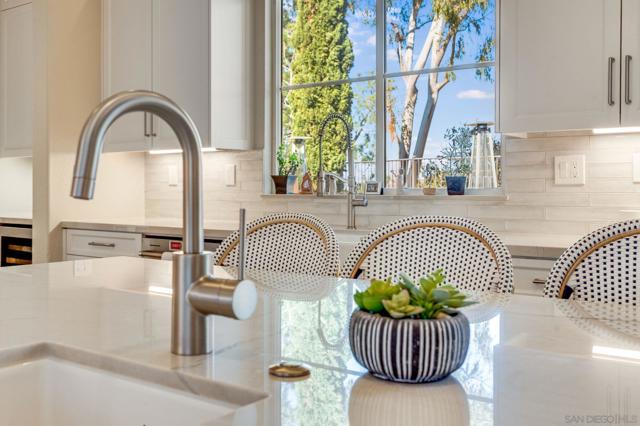 571 Lynwood Dr, Encinitas CA: https://media.crmls.org/mediaz/20c9a3b7-86f0-4e41-a035-52ca56caa28f.jpg