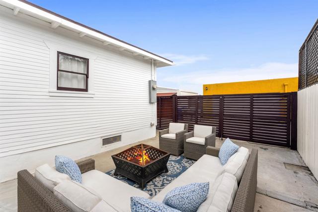 3257 Dwight St, San Diego CA: https://media.crmls.org/mediaz/20c9c033-0081-4b60-bf1e-67a5623e30b4.jpg