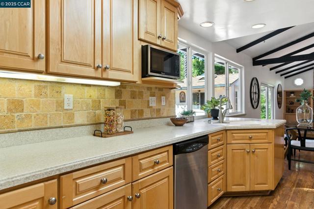 3824 Via Granada, Moraga CA: https://media.crmls.org/mediaz/20c9c922-8683-4ec2-a620-993ac45a308c.jpg