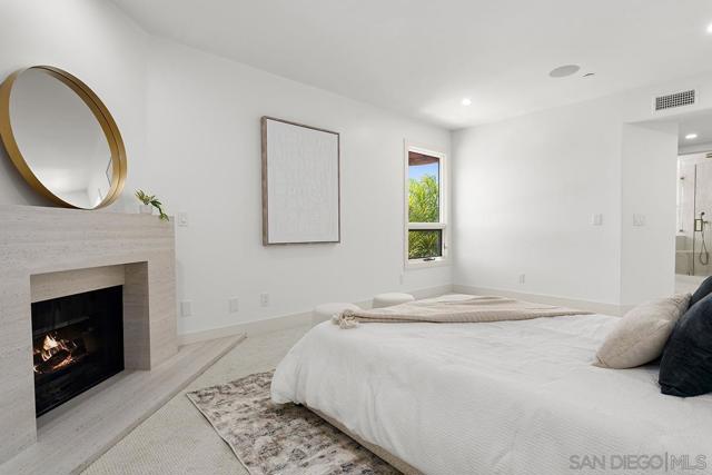 1099 1st St, Coronado CA: https://media.crmls.org/mediaz/20c9e7f1-a075-415a-a5bb-65b5f49e222b.jpg