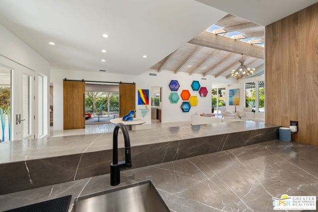 30 Mayfair Drive, Rancho Mirage CA: https://media.crmls.org/mediaz/20c9ed02-9f70-45e8-9b6a-bda3d2a0d155.jpg