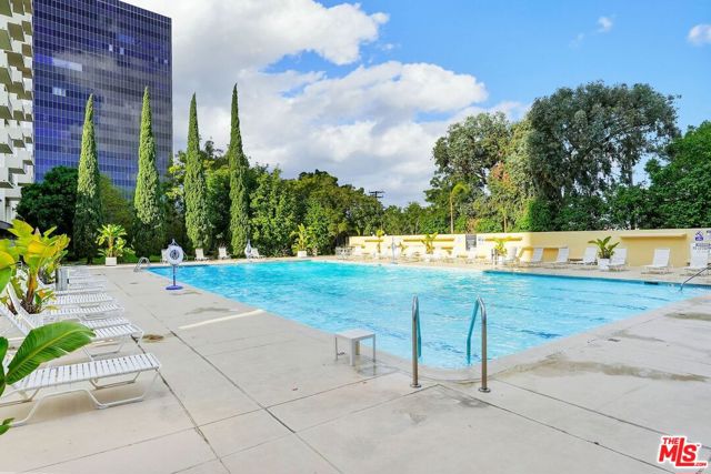 2170 Century Park East,  CA: https://media.crmls.org/mediaz/20ca1efe-d5d0-44be-823e-0aa698cb2e4b.jpg