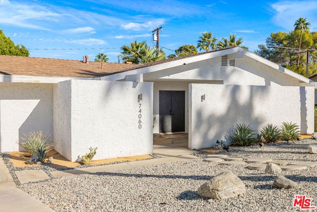 74060 Setting Sun Trail, Palm Desert CA: https://media.crmls.org/mediaz/20ca5c1d-97bc-4117-8009-e4798431b851.jpg