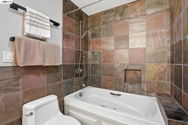 1782 Whitecliff Way, Walnut Creek CA: https://media.crmls.org/mediaz/20ca7dd4-b732-49c9-8408-8e60592c5d1d.jpg