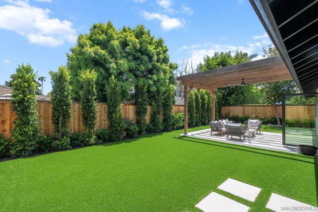 3835 Via Reposo, Rancho Santa Fe CA: https://media.crmls.org/mediaz/20ca96f5-8cf7-424e-8864-9a91bb6293bc.jpg
