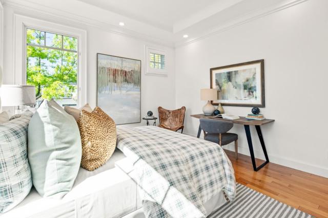 6 Zachary Court, Menlo Park CA: https://media.crmls.org/mediaz/20cb958b-dd52-4bc1-a1b8-f85716d8cdf9.jpg