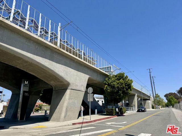 2927 S West View Street, Los Angeles CA: https://media.crmls.org/mediaz/20cb9bf9-6618-469c-98e9-93df7f4099ed.jpg
