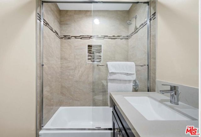 7412 Jamieson Avenue, Reseda CA: https://media.crmls.org/mediaz/20cbd034-1c5b-4a60-ab73-946c6090272a.jpg