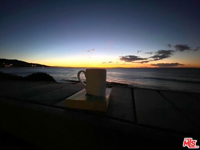 26668 Seagull Way, Malibu CA: https://media.crmls.org/mediaz/20cc126b-119e-4285-a1f1-c2d54173feea.jpg
