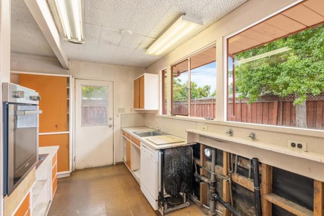 3728 Carlson Circle, Palo Alto CA: https://media.crmls.org/mediaz/20cca02c-3dfe-4289-b8cf-6ea0fcfc720d.jpg