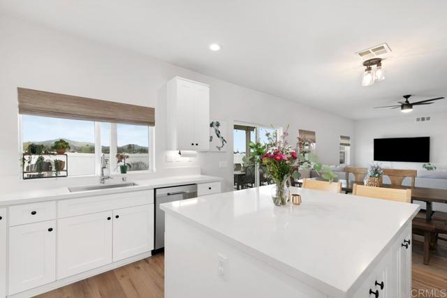 1643 Raecorte Place, Escondido CA: https://media.crmls.org/mediaz/20ccb6f8-d058-435b-9caa-8536da2e0124.jpg