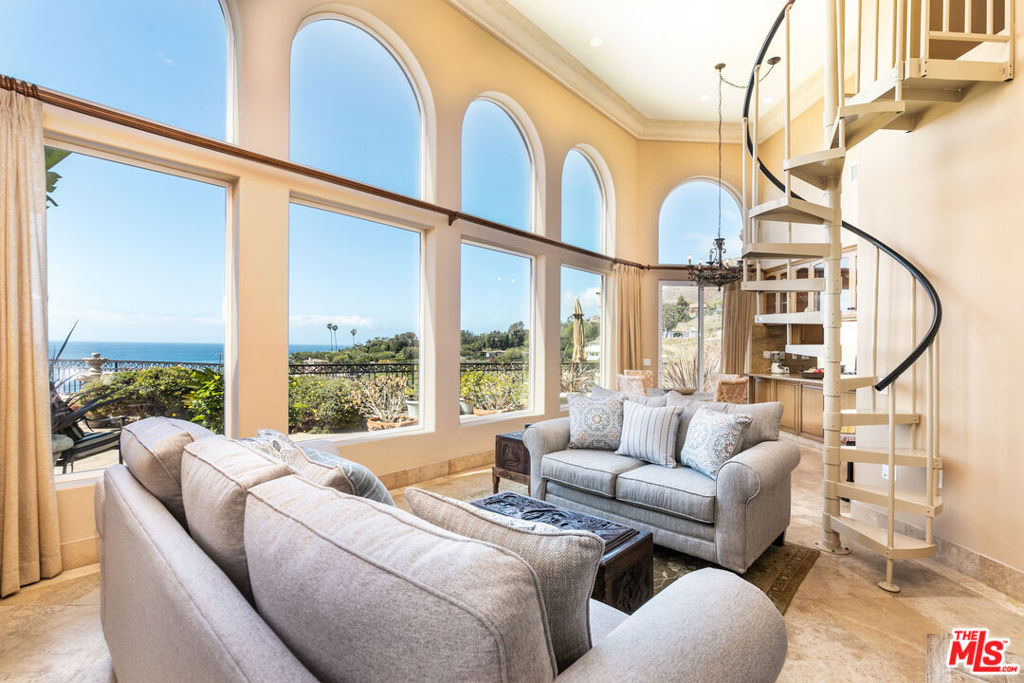 https://media.crmls.org/mediaz/20cceb2b-4359-4171-a912-4190c14a6b4b.jpg?preset=X-Large