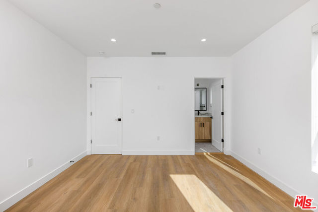 1616 S Sycamore Avenue, Los Angeles CA: https://media.crmls.org/mediaz/20cda742-7fe6-4a8f-a195-b4e55a21d9d6.jpg