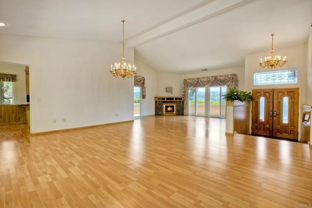 61 Via Larga Vista, Bonsall CA: https://media.crmls.org/mediaz/20cdeff1-ada2-4069-866a-0c10644ea99a.jpg