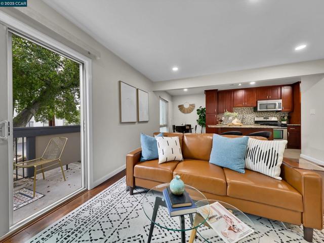 2033 Sierra Rd, Concord CA: https://media.crmls.org/mediaz/20ce0cfa-34e1-40e7-b2c5-3284a4635f5d.jpg