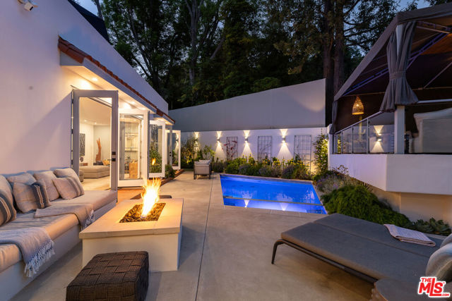 8701 Wonderland Park Avenue, Los Angeles CA: https://media.crmls.org/mediaz/20ce41ab-3176-4d8b-8cab-9513179c29d6.jpg