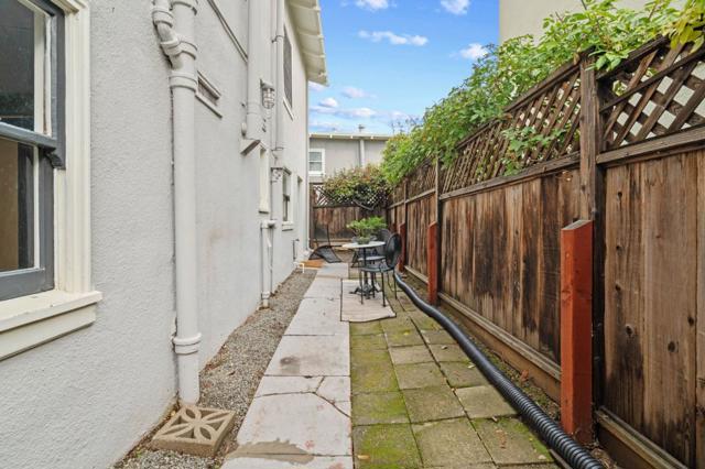 1200 El Centro Avenue, Oakland CA: https://media.crmls.org/mediaz/20ce50c5-21fe-4c7c-a353-ad4bb27a3709.jpg