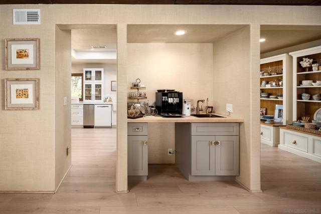 17310 Calle Mayor, Rancho Santa Fe CA: https://media.crmls.org/mediaz/20cefaf4-2fa4-485c-b7b5-50a517b650b2.jpg