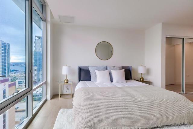 425 W W Beech St, San Diego CA: https://media.crmls.org/mediaz/20d04055-5e74-4603-8db8-81c375b9c115.jpg