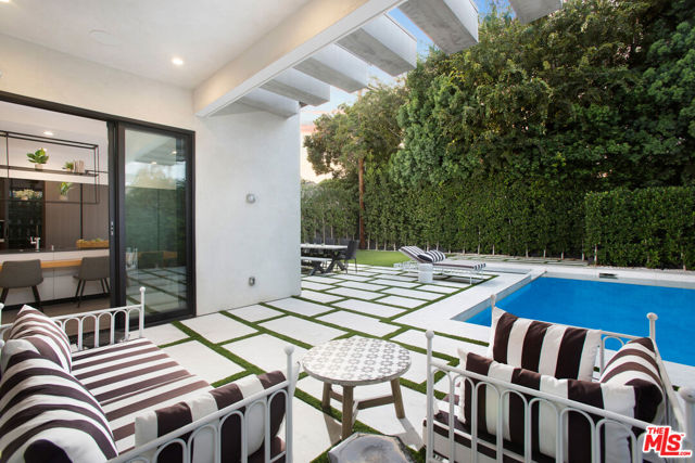 4527 Simpson Avenue, Studio City CA: https://media.crmls.org/mediaz/20d084b1-8029-44fa-8003-3ba7093675f1.jpg